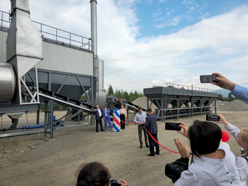 В Новой Чаре открылся завод по производству асфальтобетонных смесей