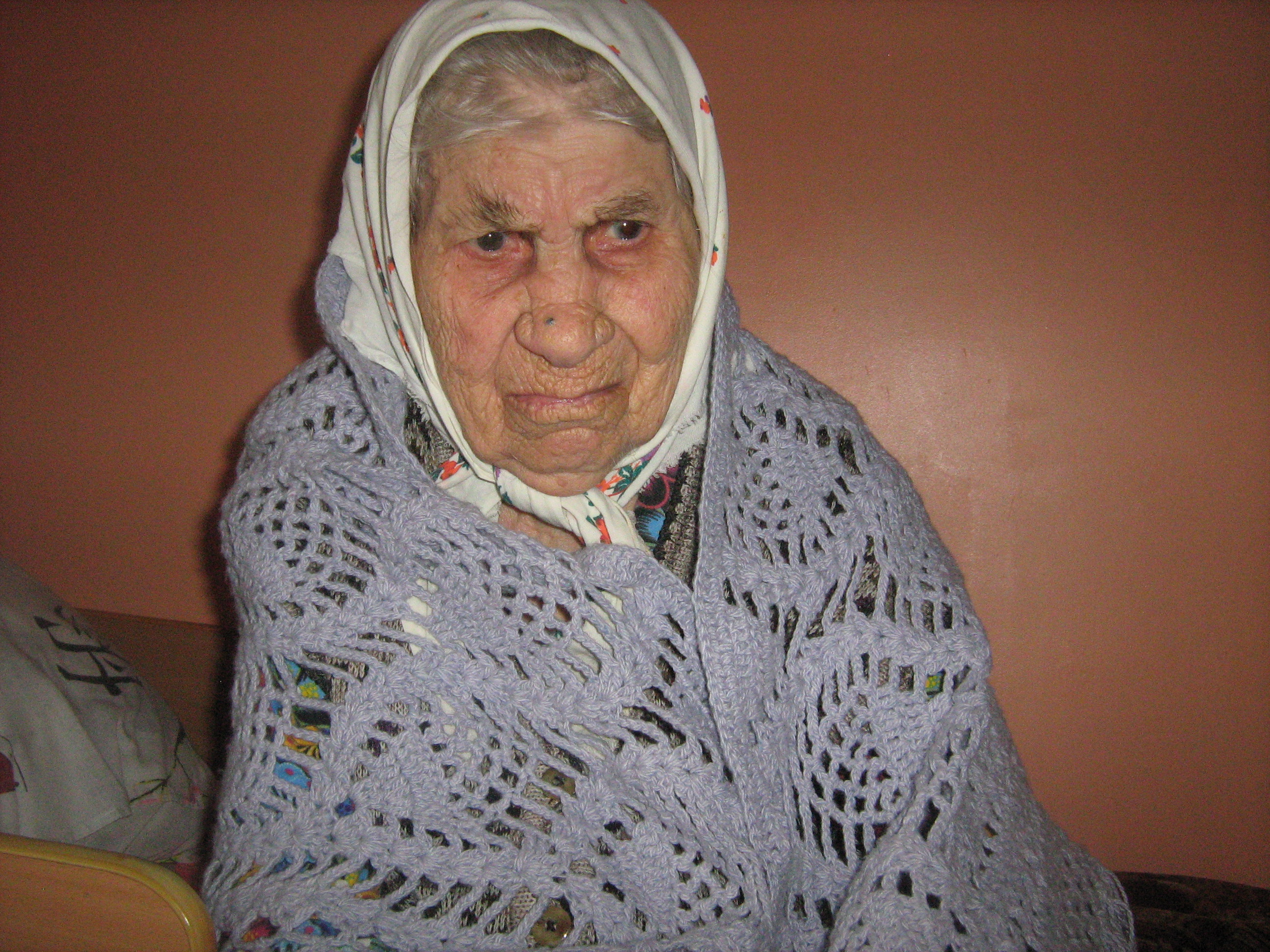 Аморальное Забайкалье: у 95-летней бабушки в Борзе трое мужчин украли 20 тысяч рублей из шкафа