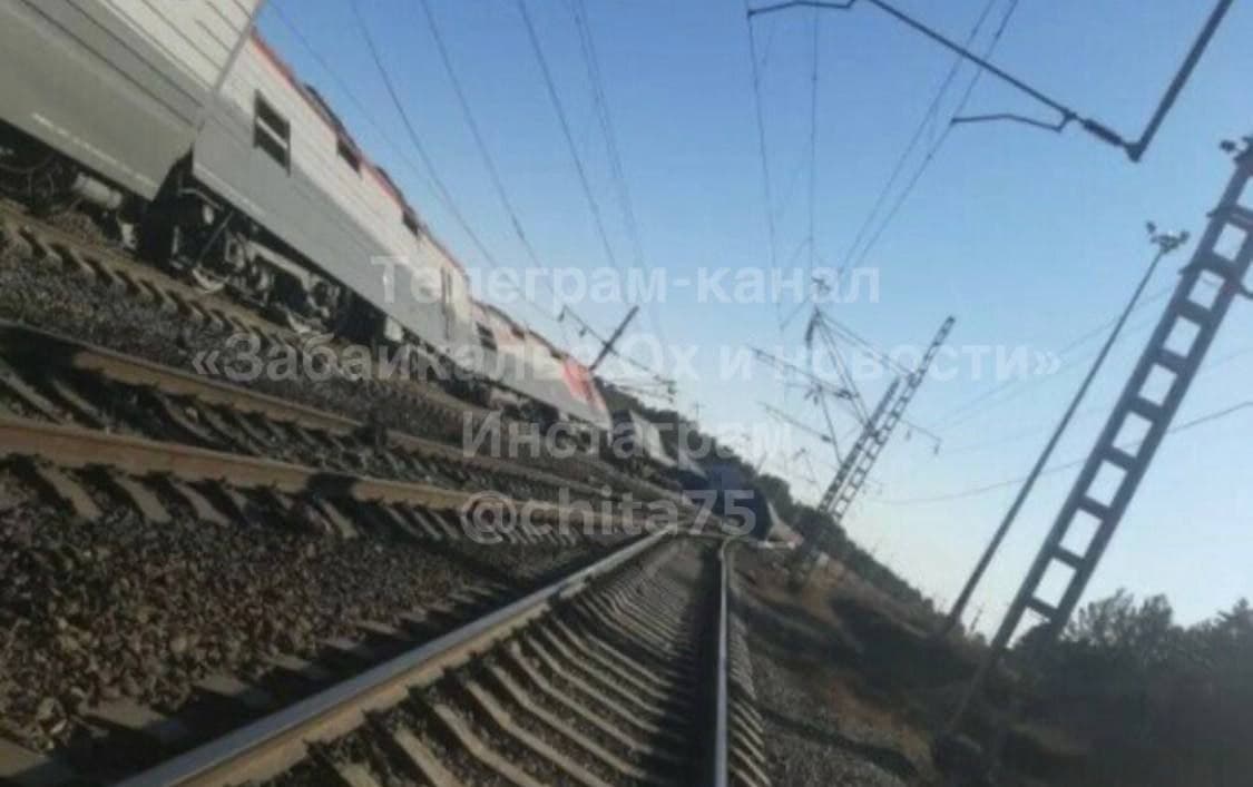 Видео с места схода 14 вагонов на ЗабЖД в Амурской области появилось в распоряжении «Вечорки»