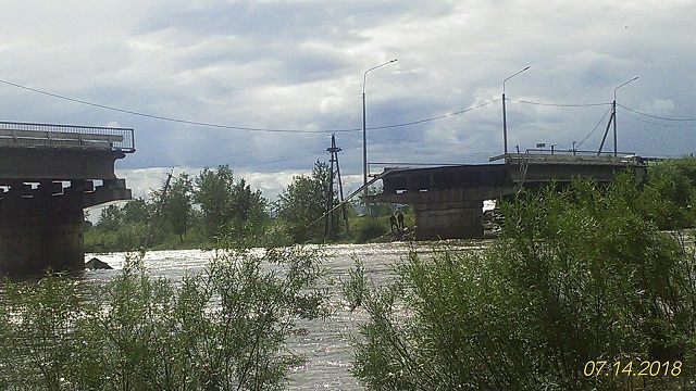 Каштакский мост все же рухнул (фото)