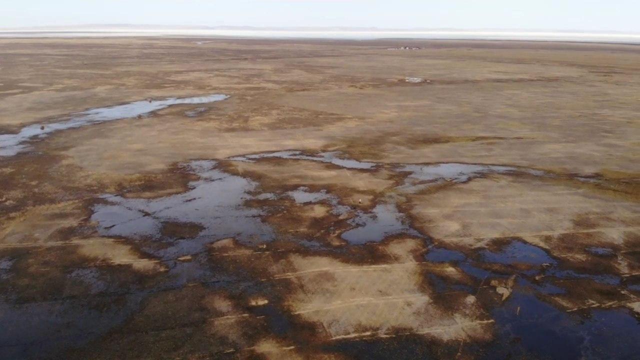 Барун-Торей - одно из двух Торейских озер на границе с Монголией - наполняется водой. Он полностью высох в 2009 году. 8 октября