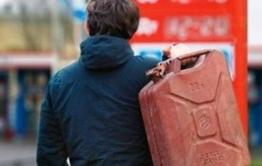 Криминальный авторитет облил бензином и поджег старателя в Забайкалье