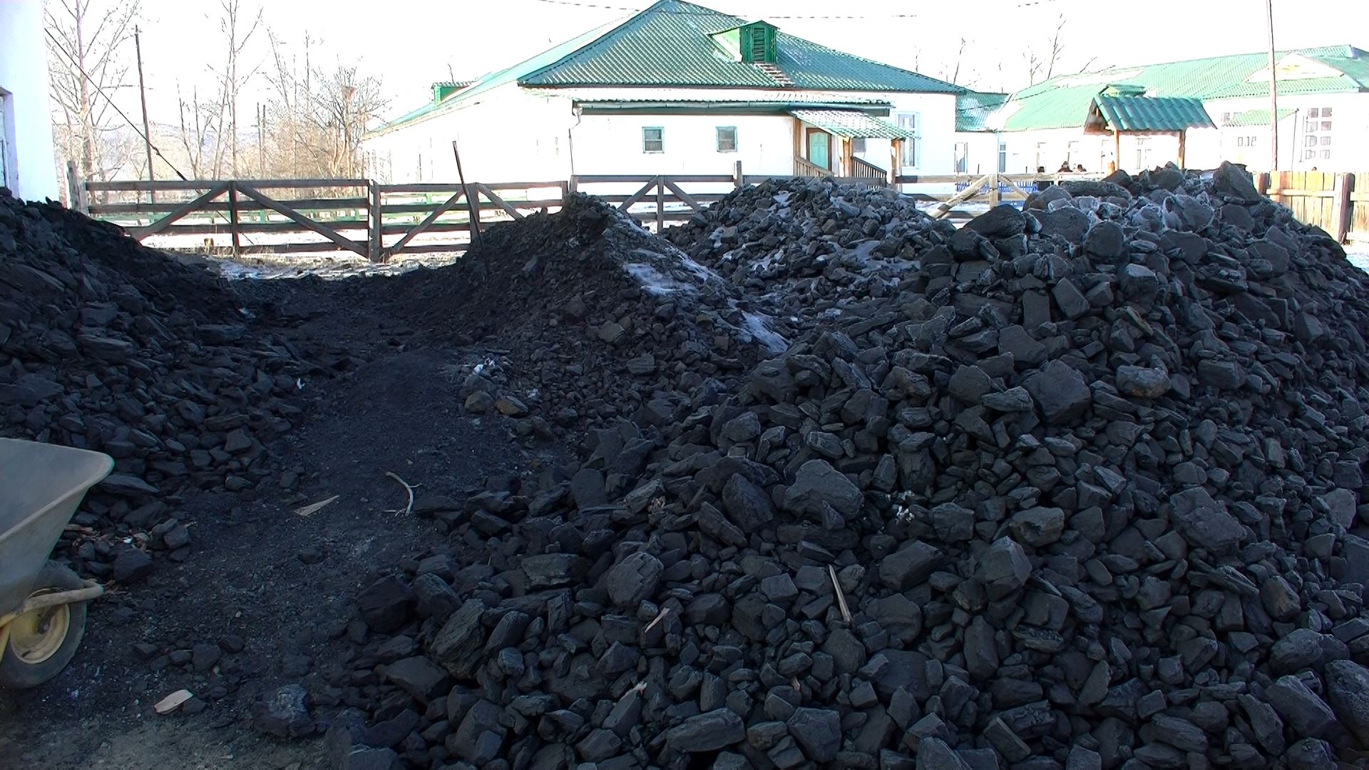 Забайкальский семиклассник воровал уголь, чтобы топить печь в доме бабушки 