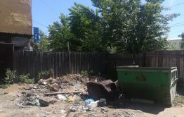 В Чите знаменитая помойка на Амурской рядом с Минобром вновь зарастает мусором