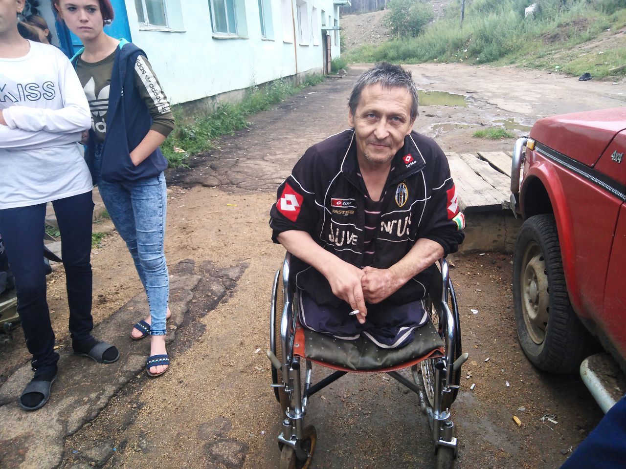 Жители Вершино-Дарасунского пожаловались на вышедшую из канализации воду из-за работы коммунальщиков