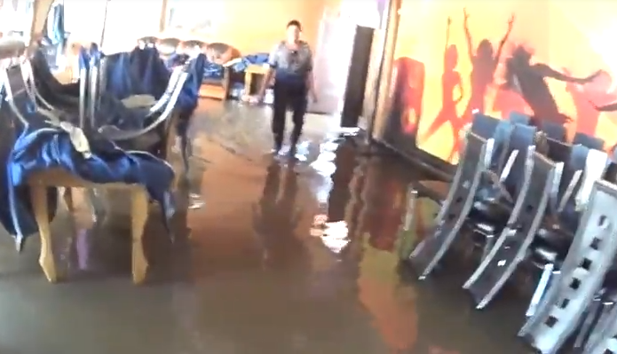 Стоящее на Читинке кафе серьезно пострадало от наводнения (видео)