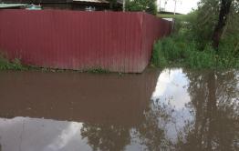 В Чите по ул. Шестиперова дождевая вода топит дома