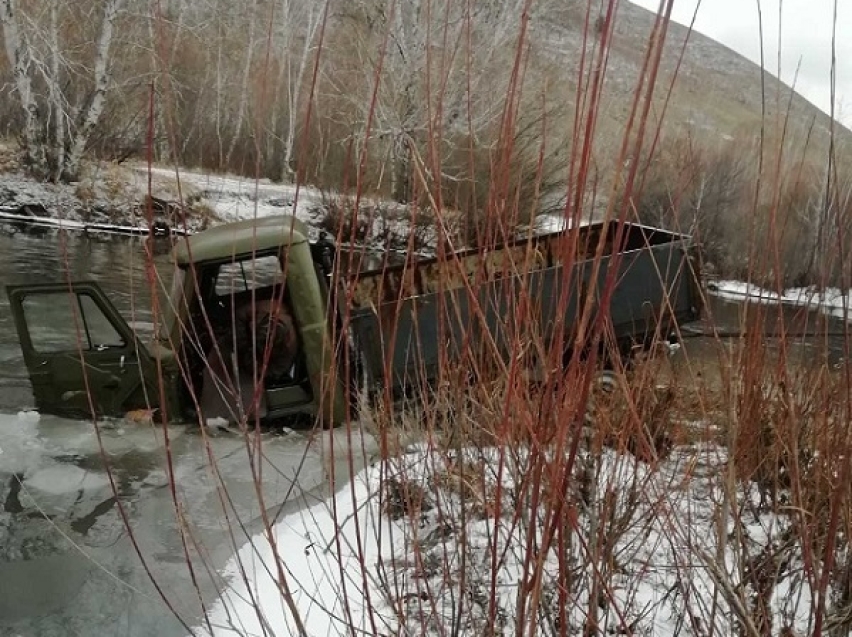 Следователи выясняют обстоятельства гибели забайкальца в УАЗе