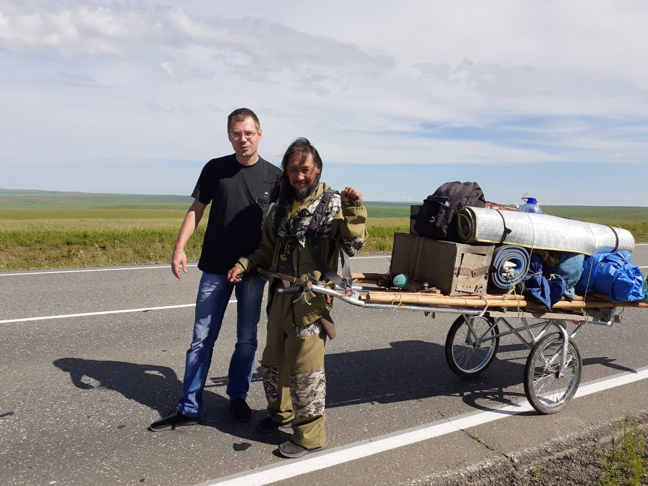 Водитель «Вечорки-Экспедиции» пообщался с якутским шаманом, идущим до Москвы