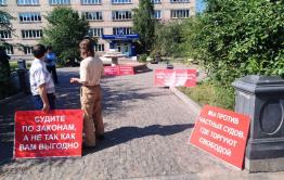 ​Сторонники забайкальца, обвиняемого в убийстве бомжа, устроили пикет около суда
