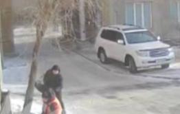 Экс-полицейскому, который избил тяжелобольного дворника, запретили выходить из дома 