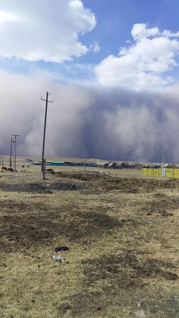 Пыльная буря в Забайкальске. 29 апреля