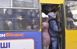 ​В переполненных 19 маршрутках нечем дышать