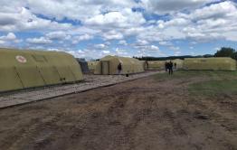 Первых пациентов с COVID-19 разместили в военном полевом госпитале в Каштаке