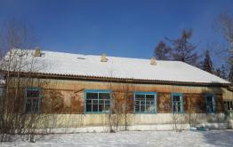 Здание вечерней школы громят в Красном Чикое
