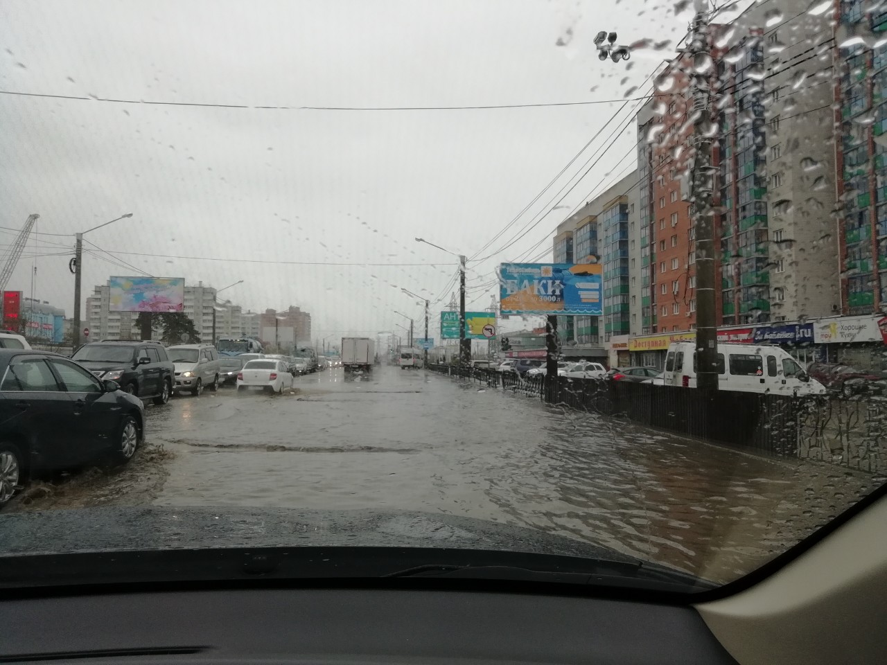 Потоп на перекрестке улиц Ковыльная-Красная Звезда