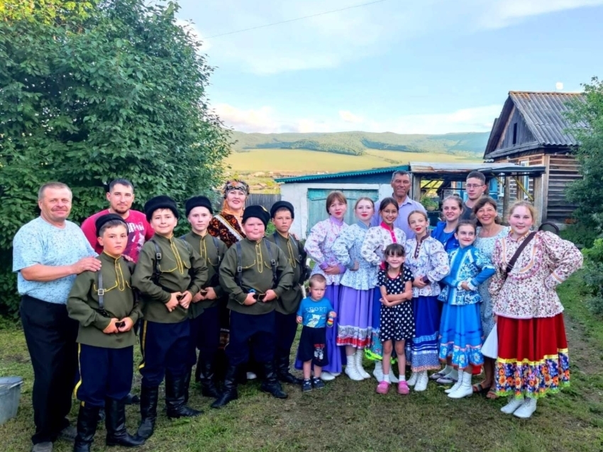 Детский ансамбль собрал сто тысяч рублей для воинов СВО на концертах в Забайкалье