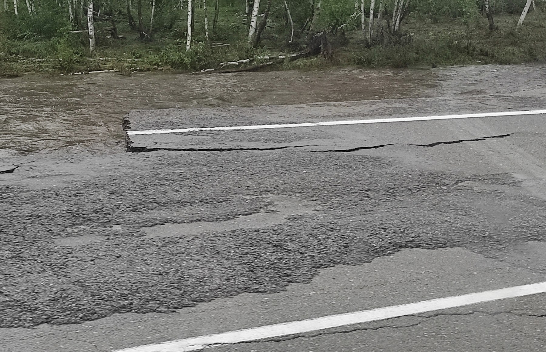 Вода размыла участок федеральной трассы Чита — Хабаровск