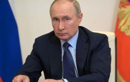 Путин поручил усилить контроль над соблюдением COVID-ограничений