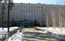 Выпавший из окна клинички в Чите мужчина погиб