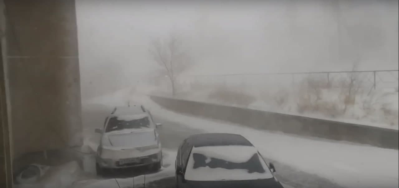 Штормовое предупреждение объявили в Забайкалье из-за ветра, снега и дождя