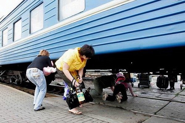 В Хада-Булаке Оловяннинского района дети ходят в школу по железнодорожным путям 