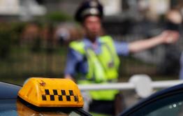 19-летняя читинка угнала такси, пока водитель был в магазине   