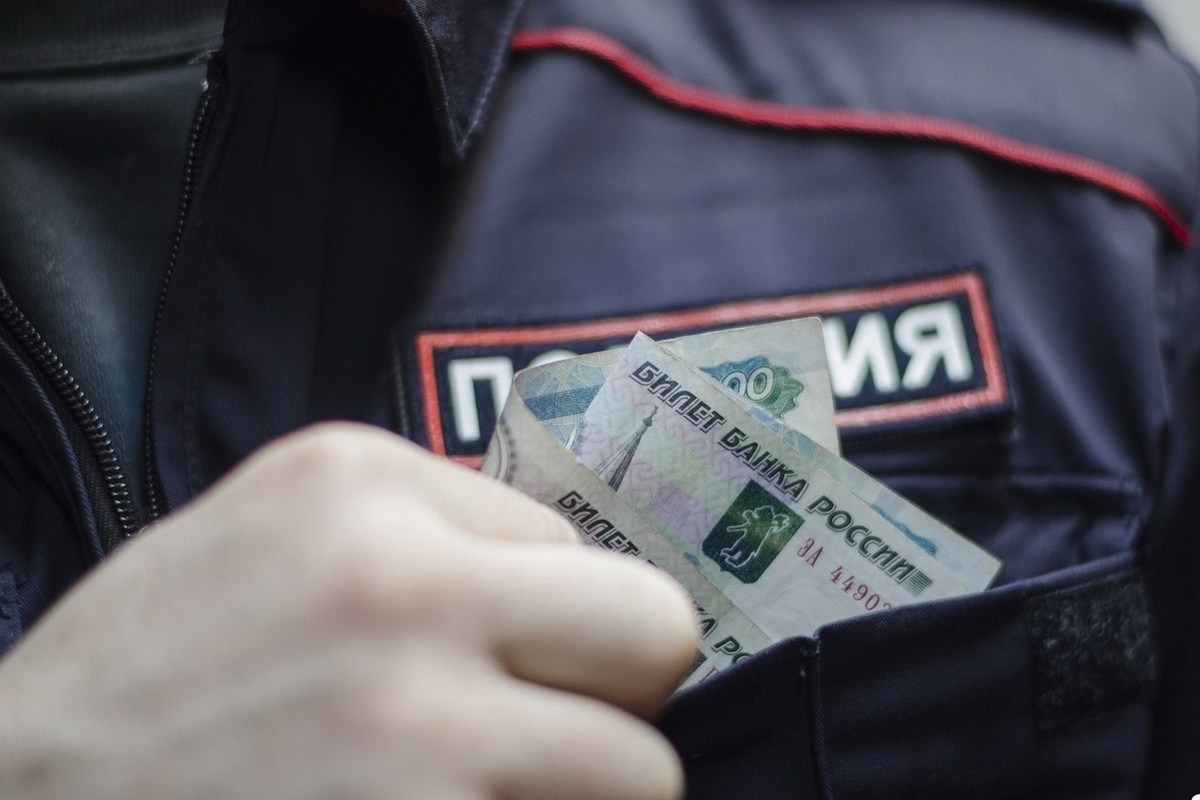 В Забайкалье предприниматель попытался дать взятку полицейскому за покровительство