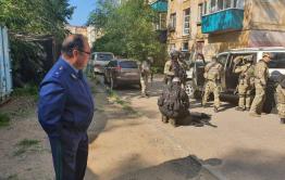 Следователи и полицейские работают над раскрытием убийства в Чите