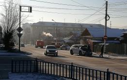 ​Пожарная машина, Lexus и Land Cruiser Prado столкнулись на перекрестке в Чите
