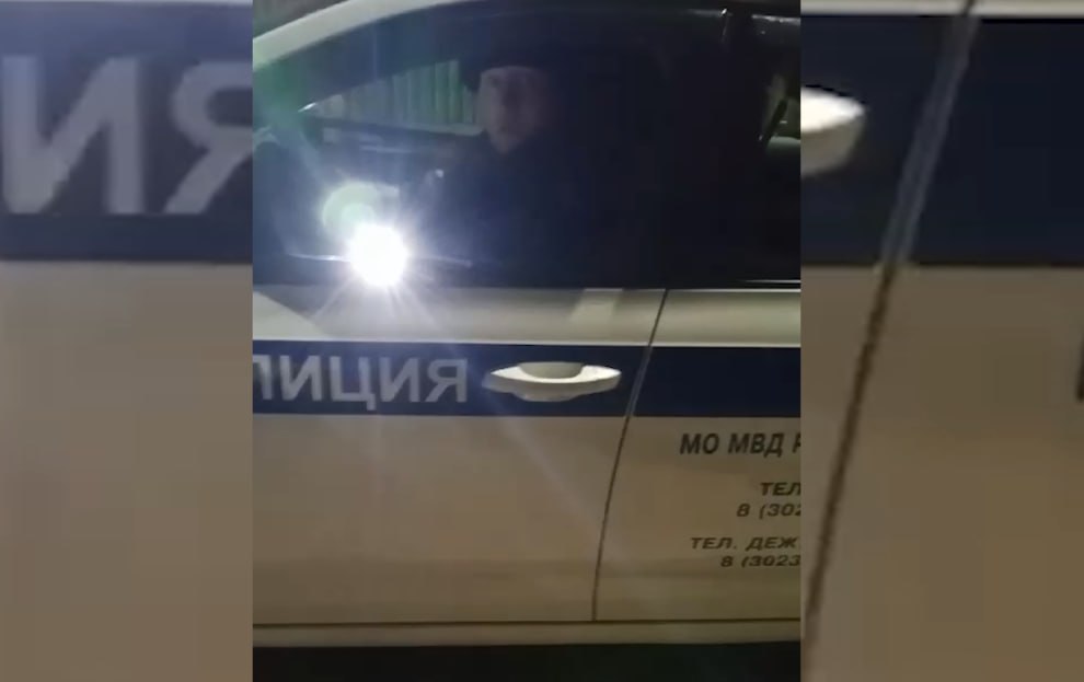 Полицейские проверят видео «Вечорки», на котором сотрудник ДПС ударил мужчину в Забайкалье 