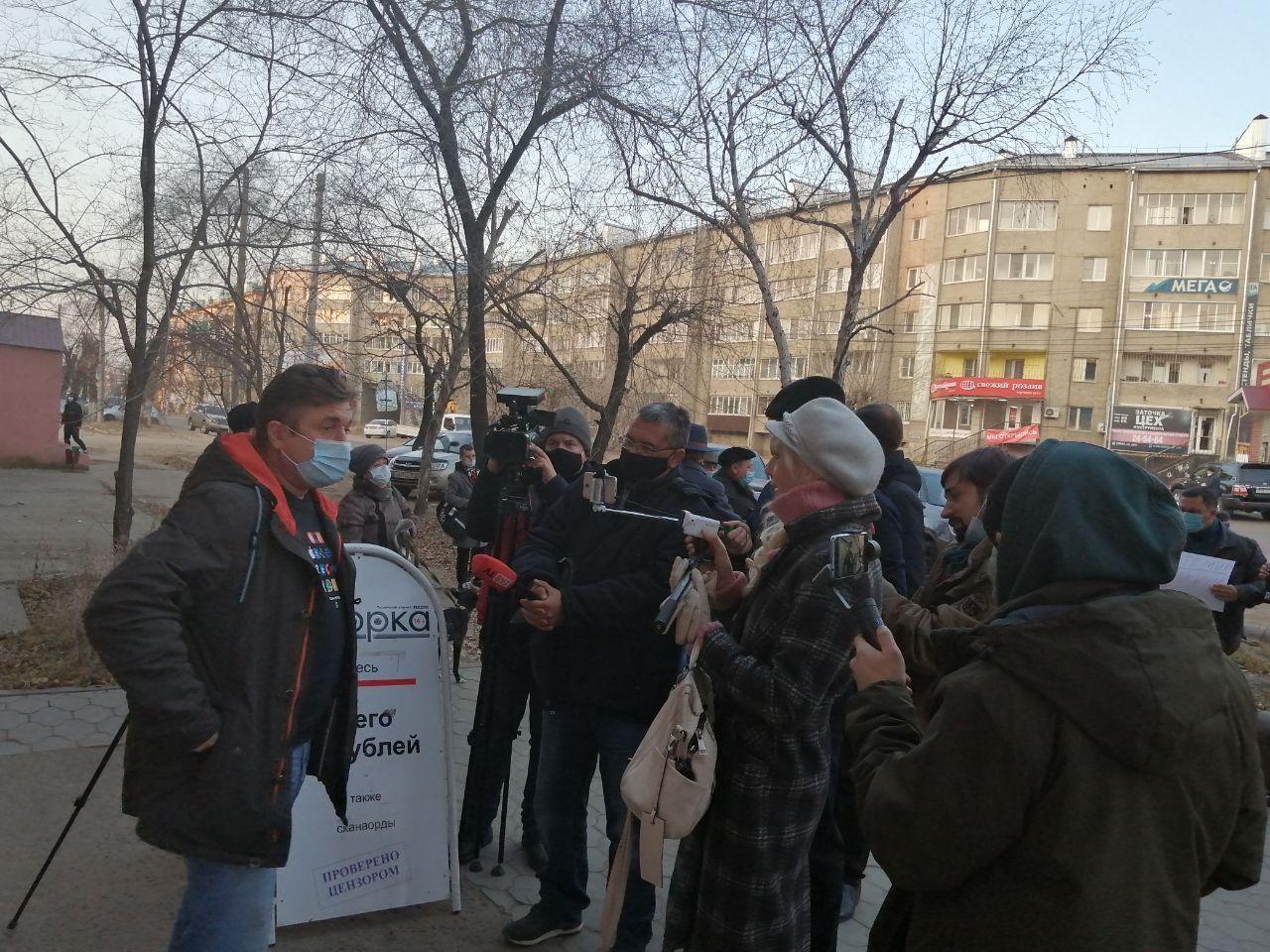 Пикет оппозиции под стенами «Вечорки»: ложь, звездеж и провокация