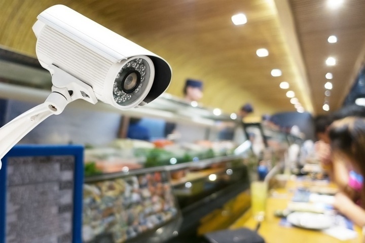 Работница павильона в Чите стащила камеру видеонаблюдения, чтобы ее не заподозрили в краже