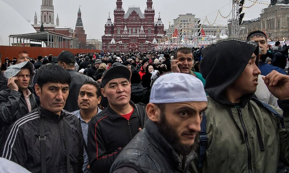 «Московский комсомолец»: если мигрантам запретить привозить с собой семьи, они будут насиловать россиянок! 