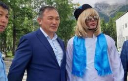 Республика в шоке: стилист Сергей Зверев идет в Госдуму от Бурятии