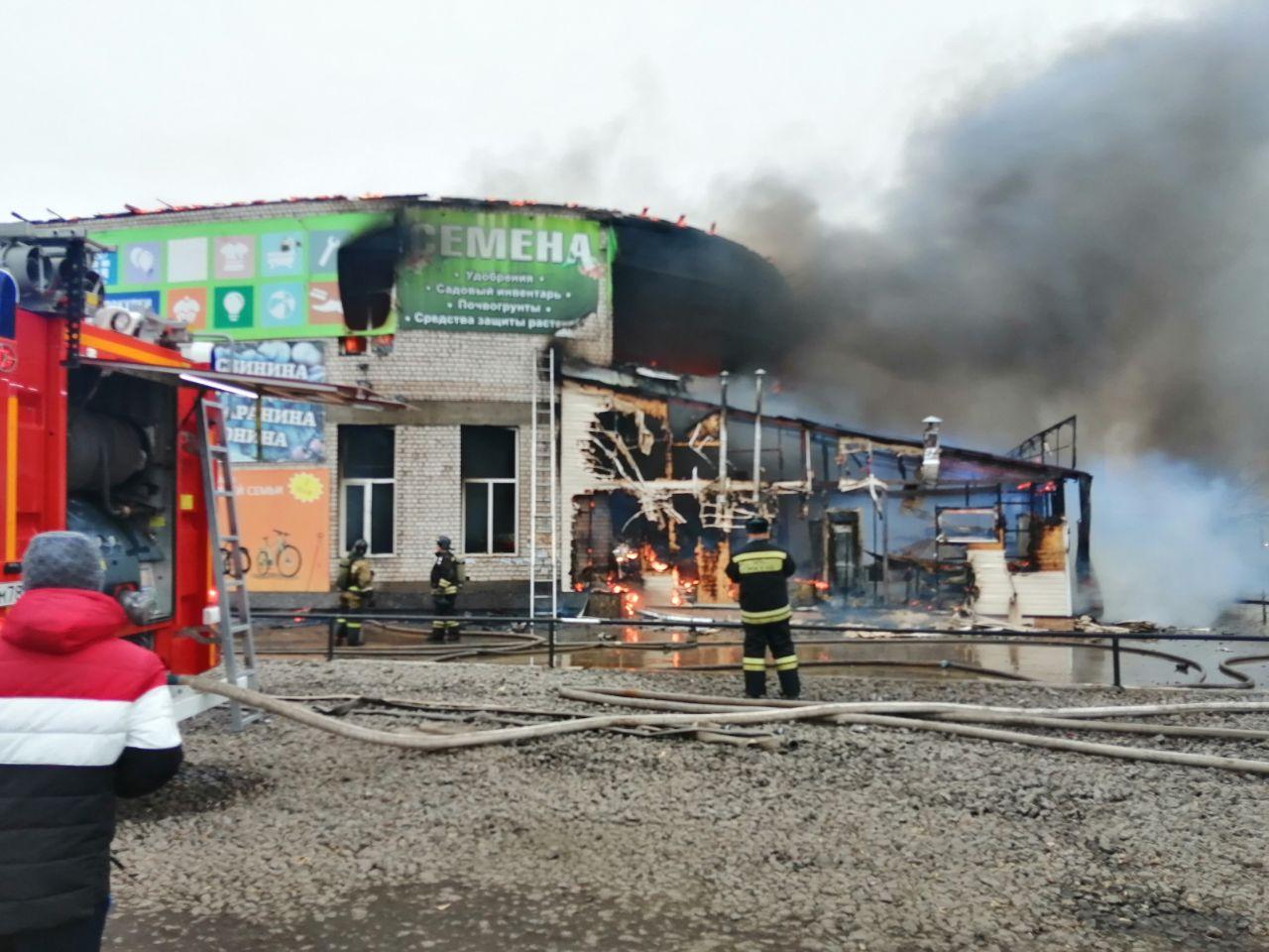 Прокуратура организовала проверку по факту пожара в здании торгового центра в Чите