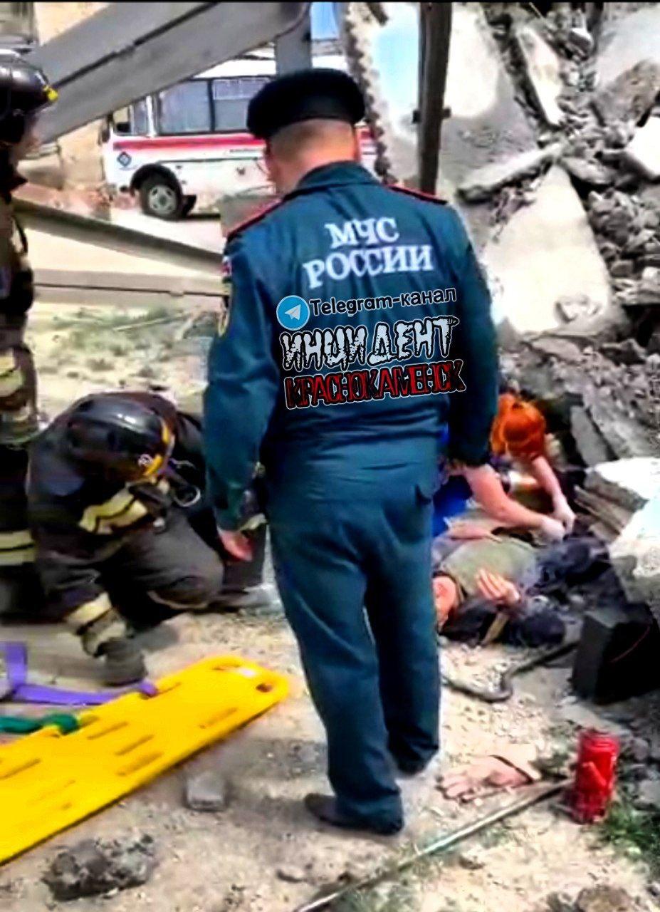 Следователи начали проверку по придавленному бетонной плитой недалеко от Краснокаменска мужчине