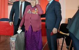 В селе Цаган-Ола ветеранам тыла вручили юбилейные медали