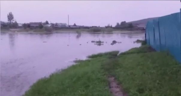 110 домов подтоплены в селе Ильинка в Забайкалье из-за прорыва дамбы