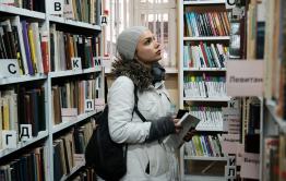 ​Читатели мерзнут в библиотеке Смоленки