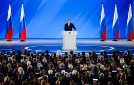 Владимир Путин предложил обеспечить всех школьников с первого по четвертый класс бесплатным питанием