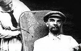 Пока «Ленин жив», Россия не возродится. Коммунист-оптимист каждый день носит фрукты в Мавзолей…