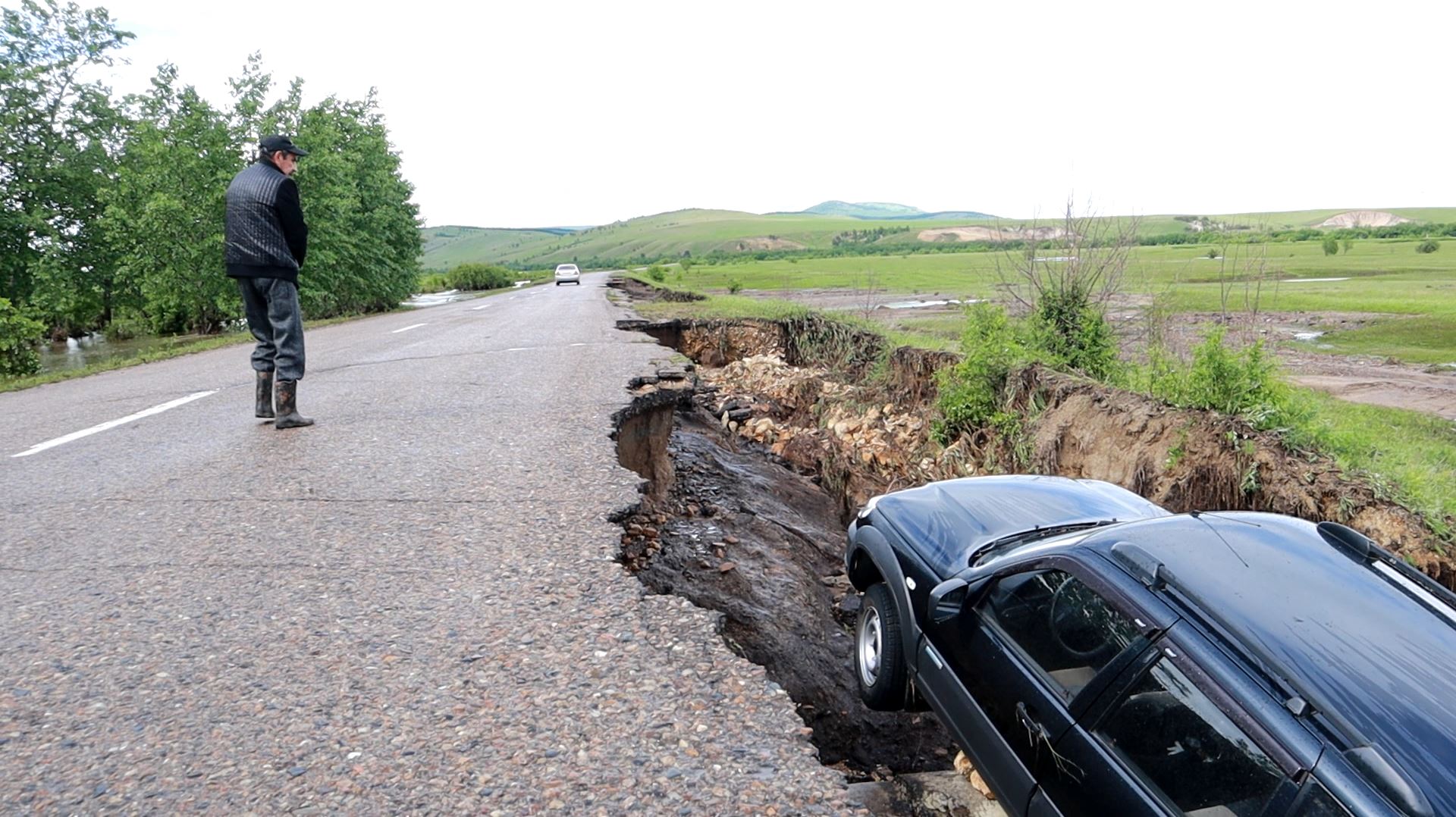 Осипов поручил оперативно восстановить проезды к пострадавшим от наводнения селам Забайкалья
