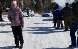 Жители Ивановки перегородили проезд к местному карьеру, в котором власти решили сжигать заражённых чумой свиней