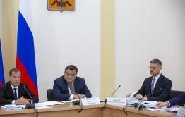 Медведев в дыму сибирских пожаров