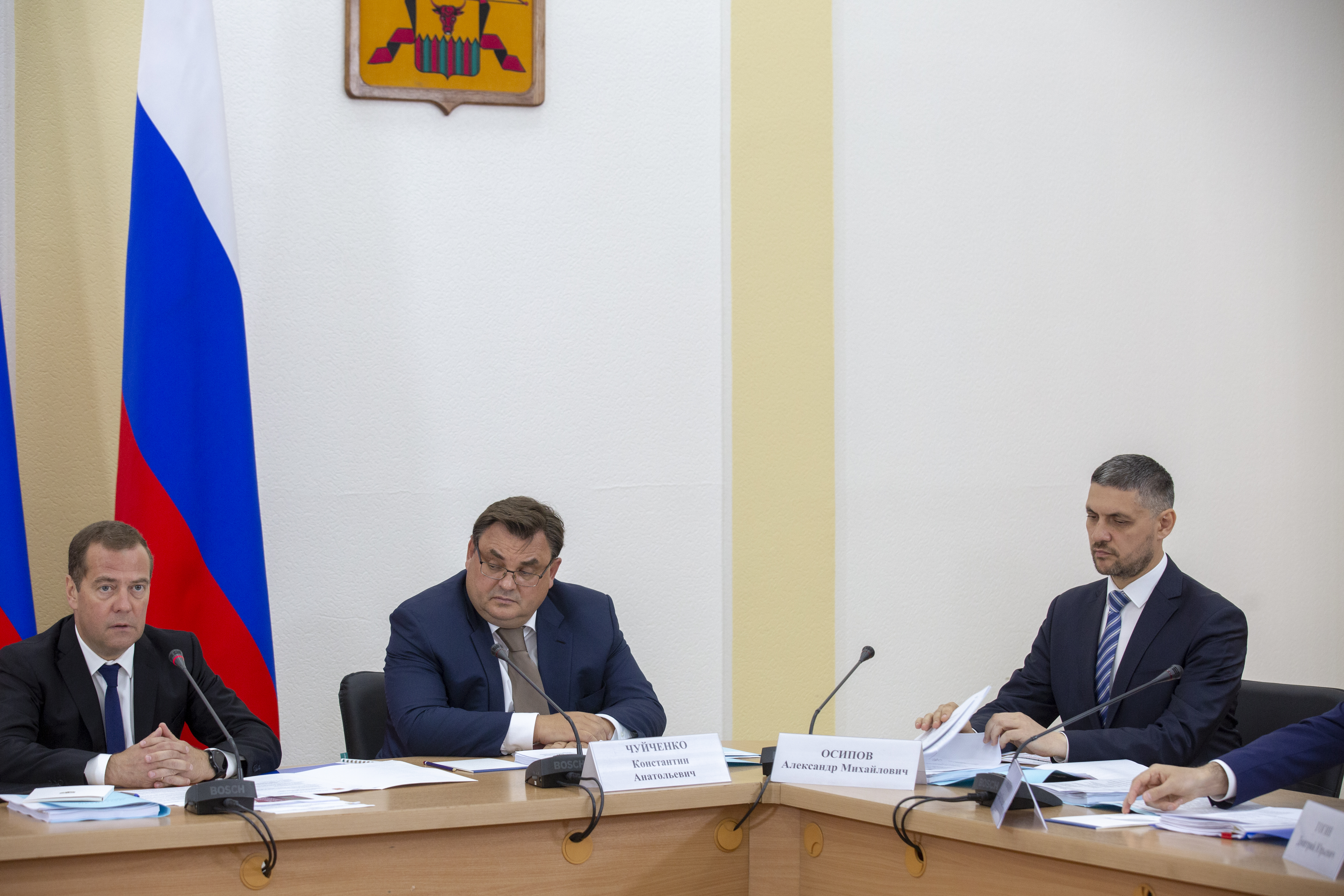 Медведев в дыму сибирских пожаров