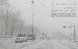 ДТП с мусоровозом произошло из-за урагана в Краснокаменске (видео)