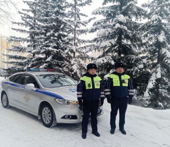 В Забайкалье инспекторы ДПС помогли доставить ребенка в больницу