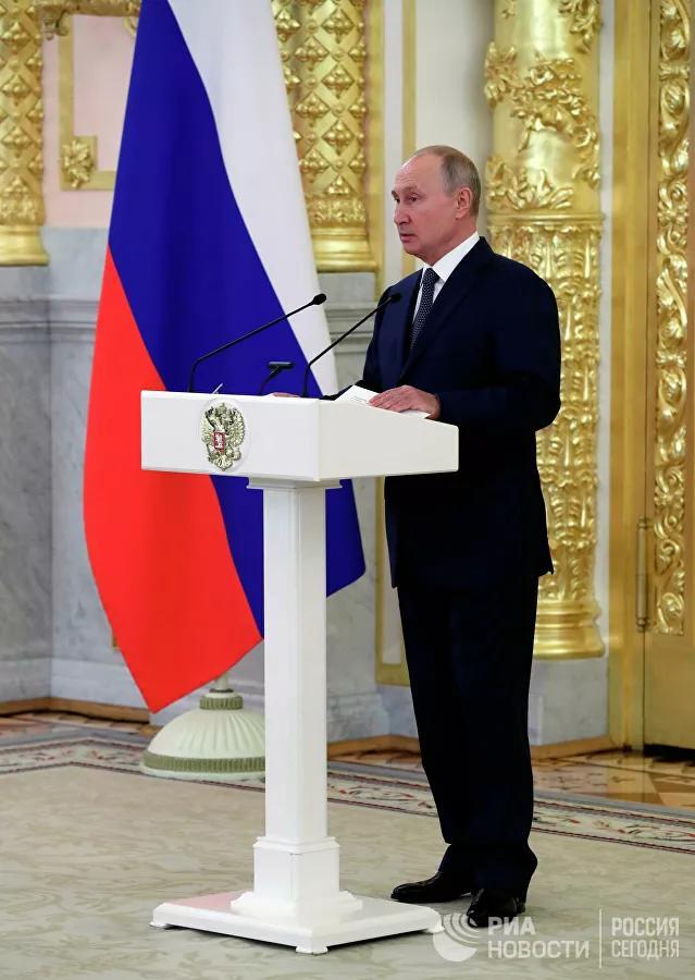 Путин заявил о необходимости помочь россиянам с низкими доходами