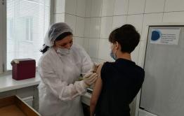 Первые 70 подростков прошли вакцинацию от COVID-19 в Забайкалье